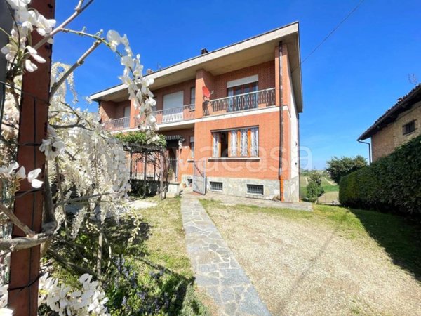 casa indipendente in vendita a Canale