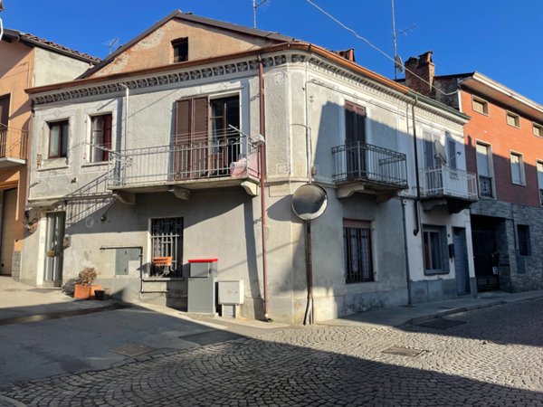 casa indipendente in vendita a Canale
