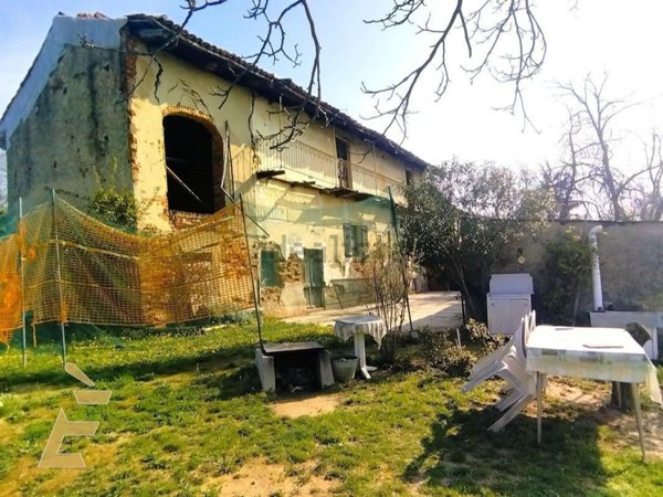 quadrivano in vendita a Canale