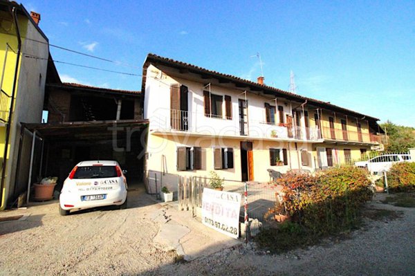 casa indipendente in vendita a Canale