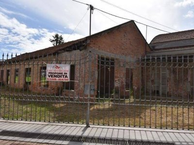 casa indipendente in vendita a Canale
