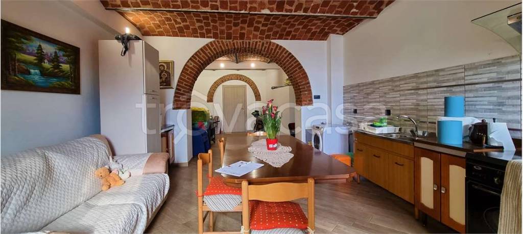 casa indipendente in vendita a Canale