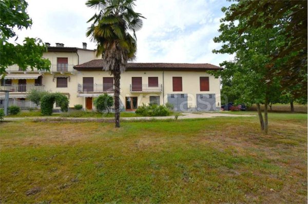 casa indipendente in vendita a Canale