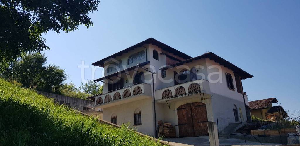 casa indipendente in vendita a Canale