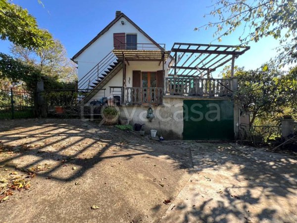 casa indipendente in vendita a Canale