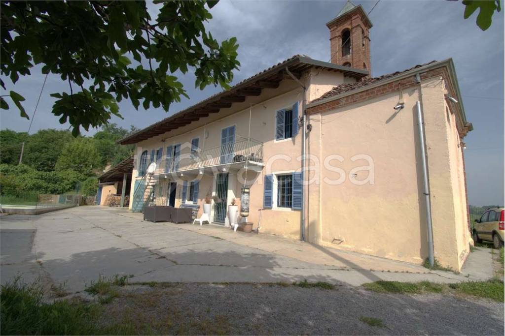 casa indipendente in vendita a Canale