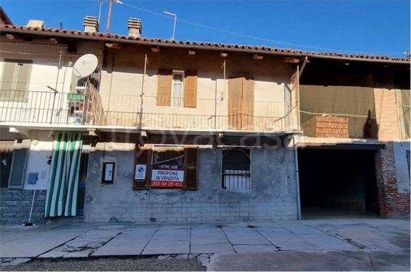 casa indipendente in vendita a Canale