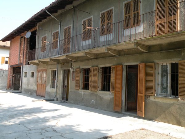 esavano in vendita a Canale