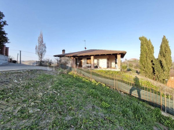 casa indipendente in vendita a Canale