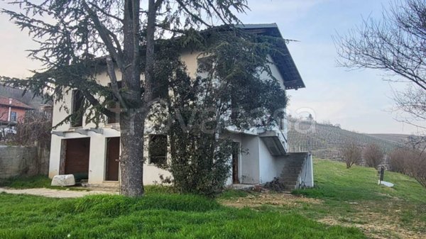 casa indipendente in vendita a Canale