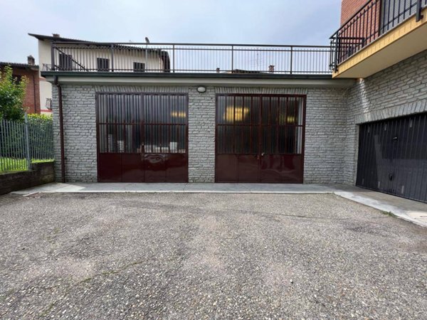 locale commerciale in vendita a Canale