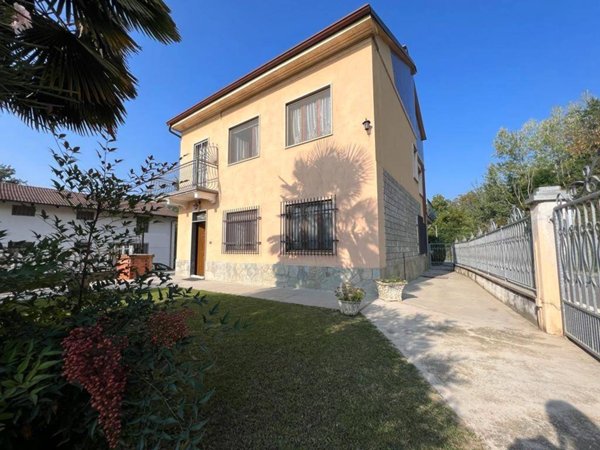 casa indipendente in vendita a Canale