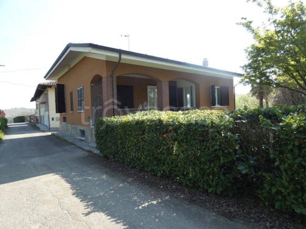 casa indipendente in vendita a Canale