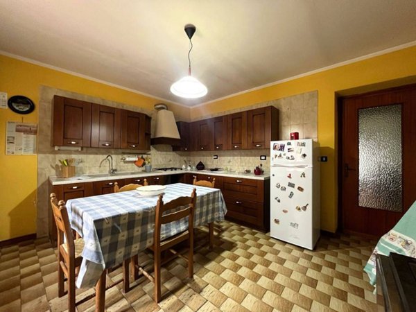 casa indipendente in vendita a Canale
