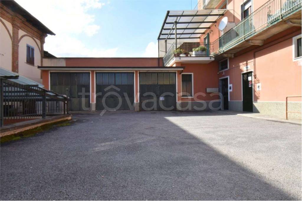 locale di sgombero in vendita a Canale