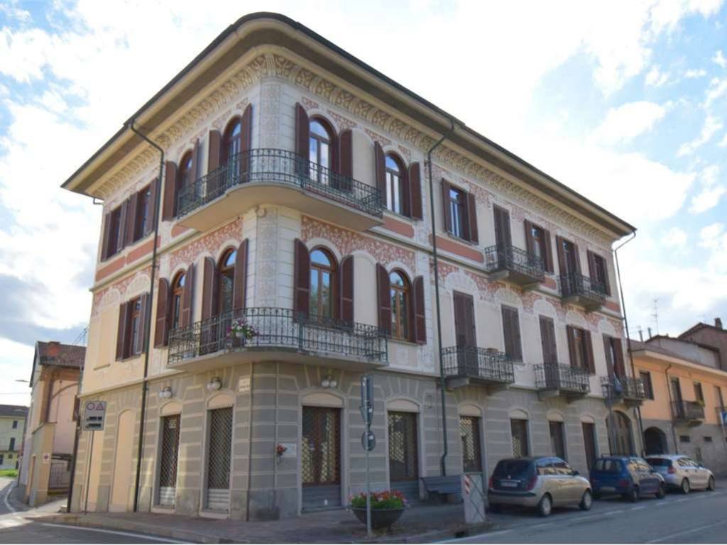 locale commerciale in vendita a Canale