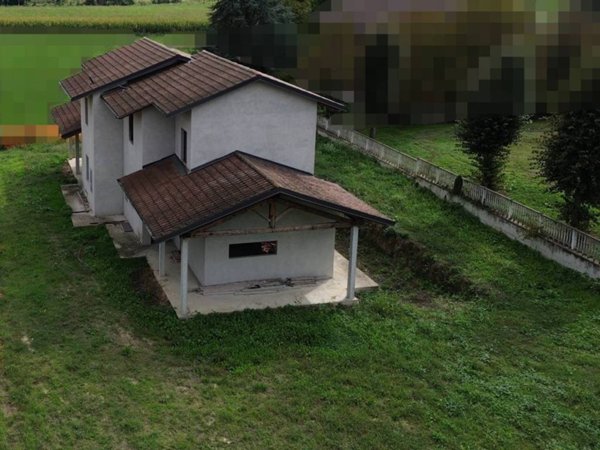 casa indipendente in vendita a Canale