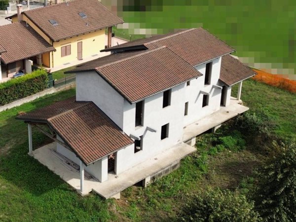casa indipendente in vendita a Canale