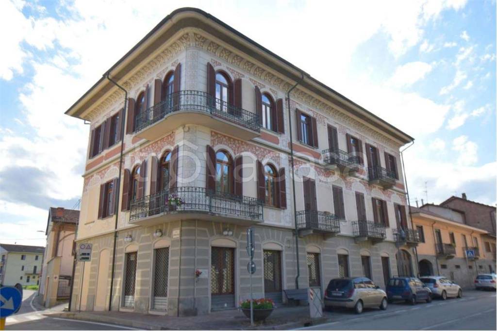 locale commerciale in vendita a Canale