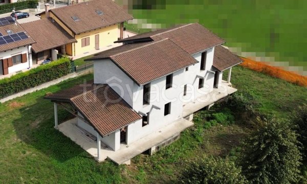 casa indipendente in vendita a Canale