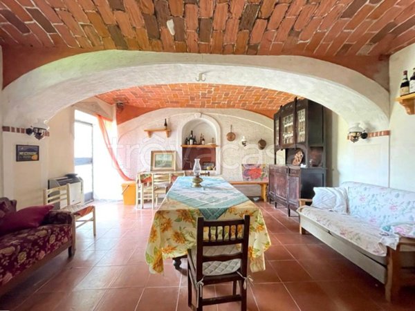 casa indipendente in vendita a Canale