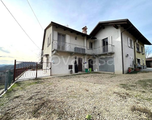 casa indipendente in vendita a Canale