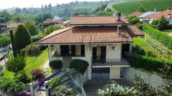 casa indipendente in vendita a Canale