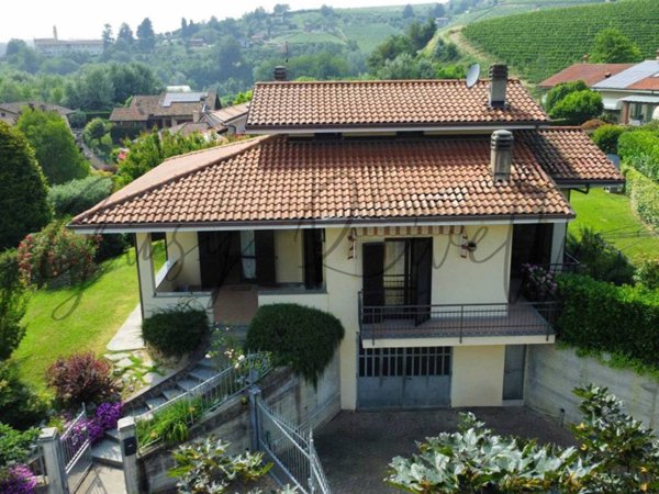 casa indipendente in vendita a Canale