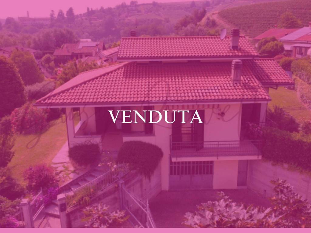 casa indipendente in vendita a Canale