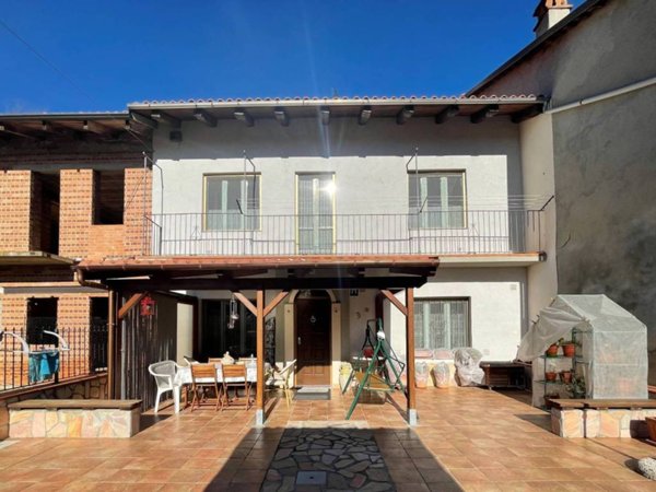 casa indipendente in vendita a Canale