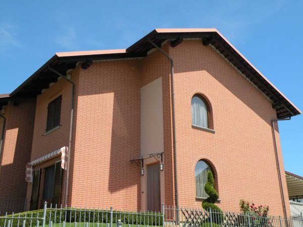casa indipendente in vendita a Canale