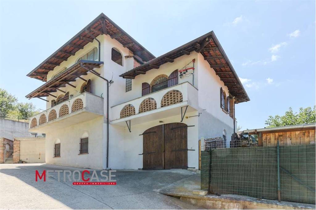 casa indipendente in vendita a Canale