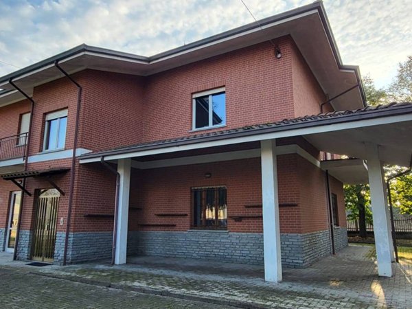casa indipendente in vendita a Canale