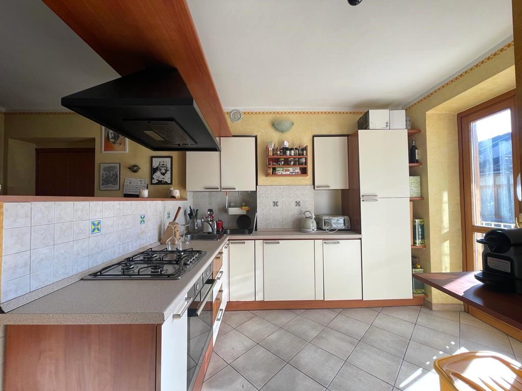 casa indipendente in vendita a Canale