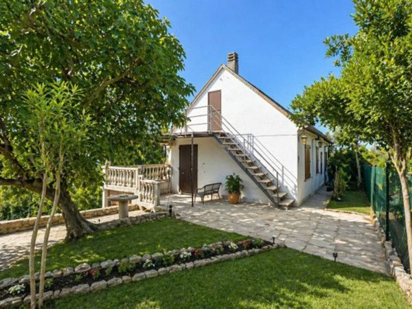 casa indipendente in vendita a Canale