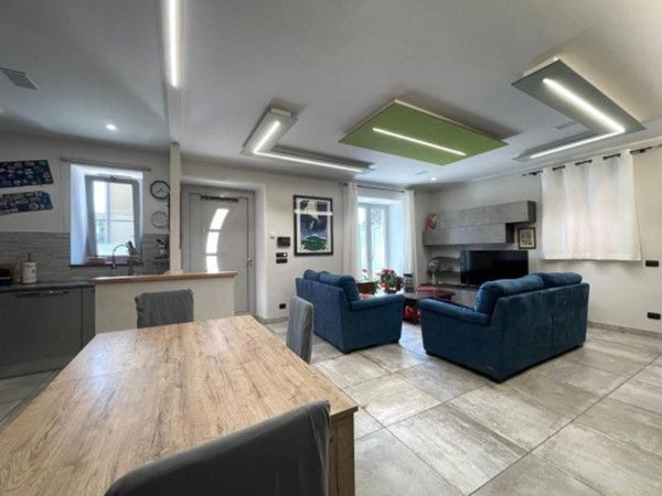 casa indipendente in vendita a Canale