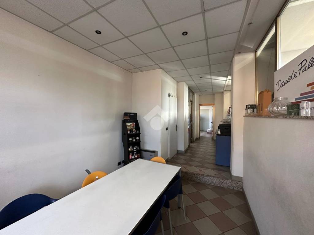 negozio in vendita a Canale