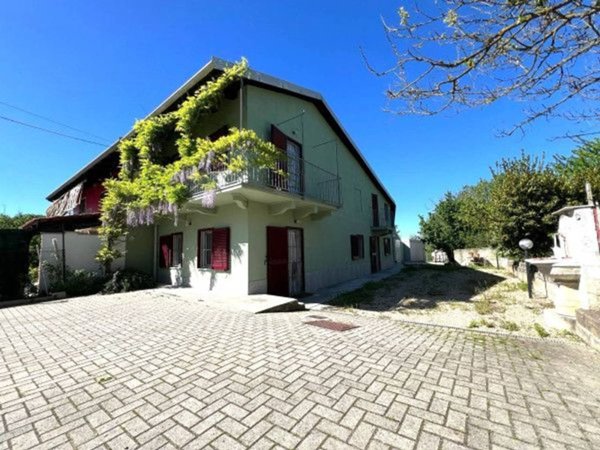 casa indipendente in vendita a Canale