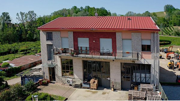 locale di sgombero in vendita a Canale