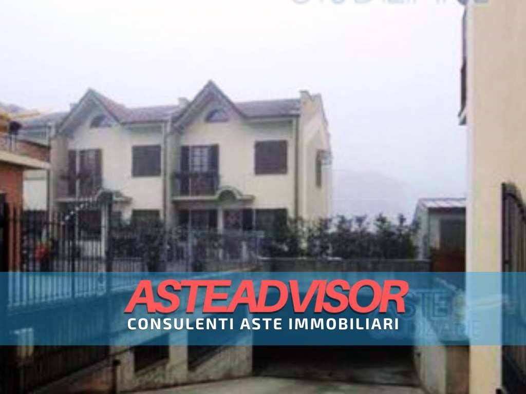 locale commerciale in vendita a Canale