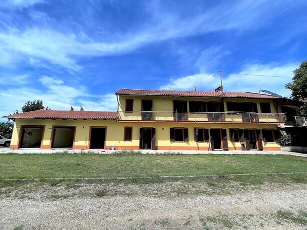 casa indipendente in vendita a Canale