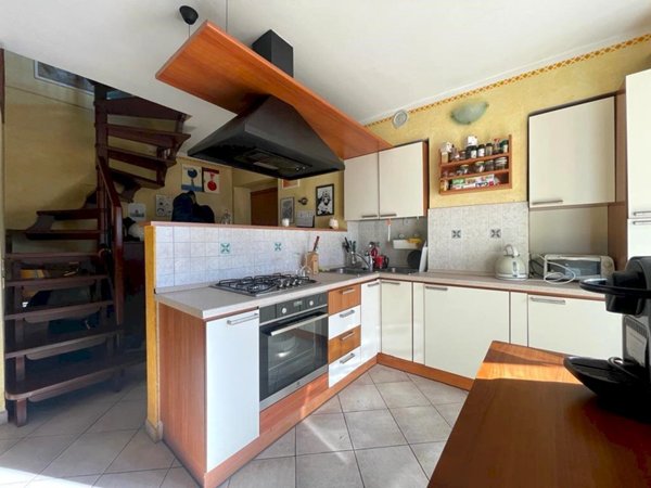 casa indipendente in vendita a Canale