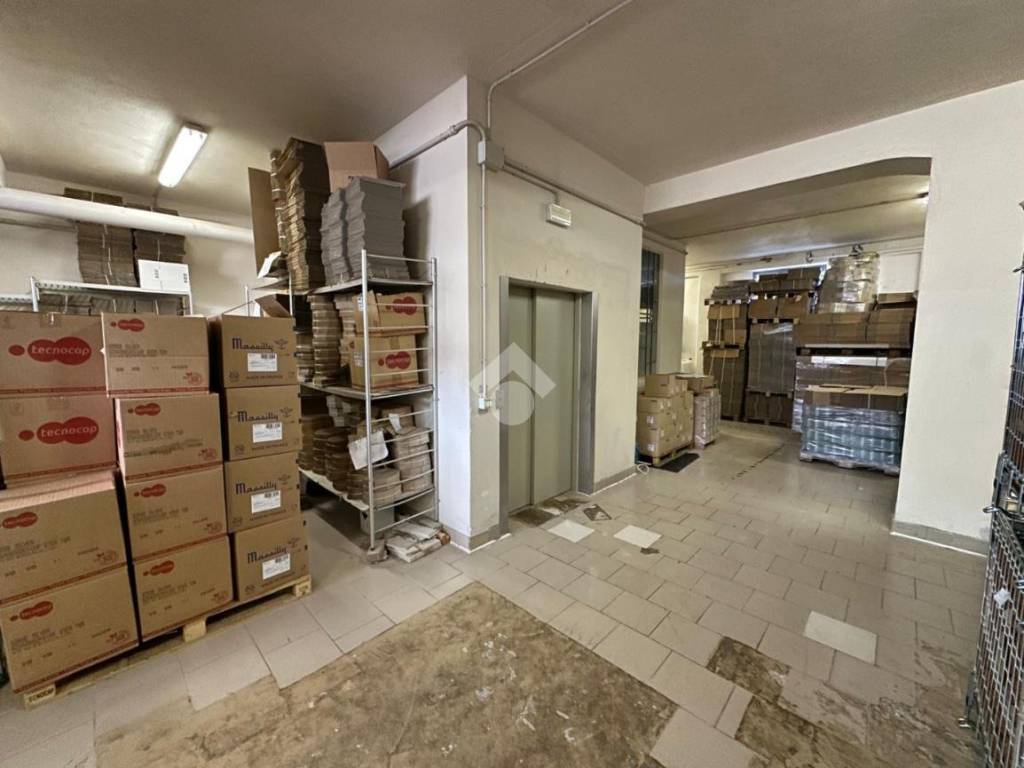 locale di sgombero in vendita a Canale