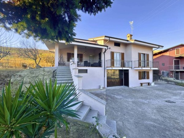 casa indipendente in vendita a Canale