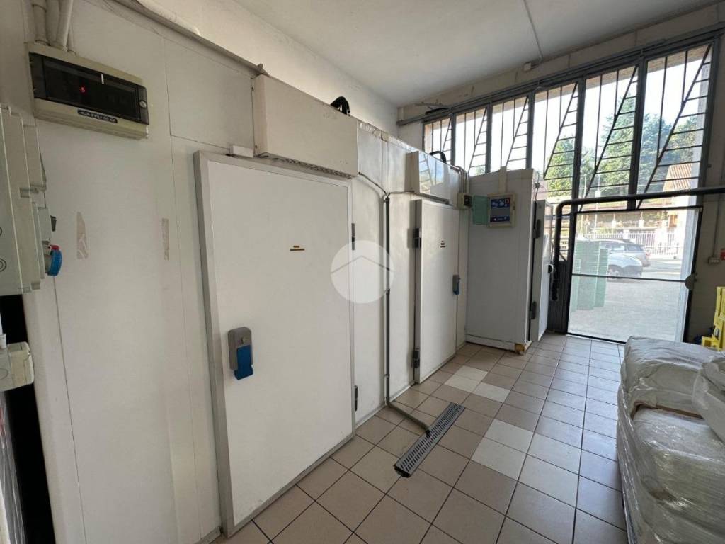 locale di sgombero in vendita a Canale