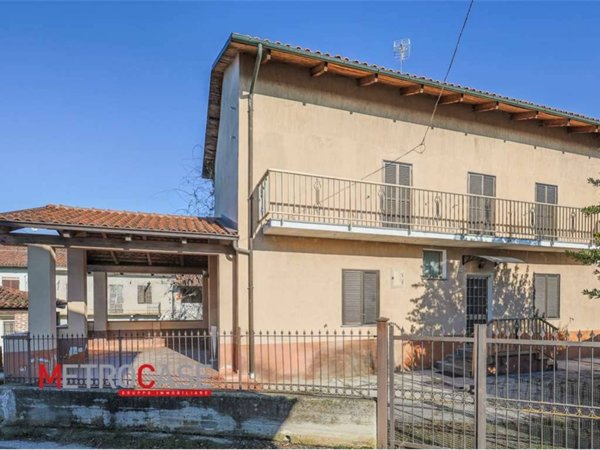 casa indipendente in vendita a Canale