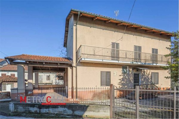 casa indipendente in vendita a Canale