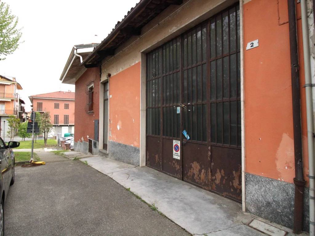 locale commerciale in vendita a Canale