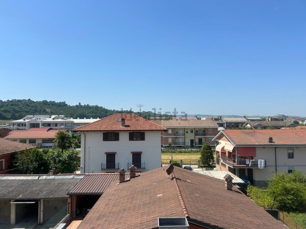 esavano in vendita a Canale