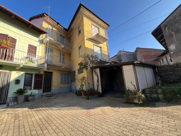 casa indipendente in vendita a Canale